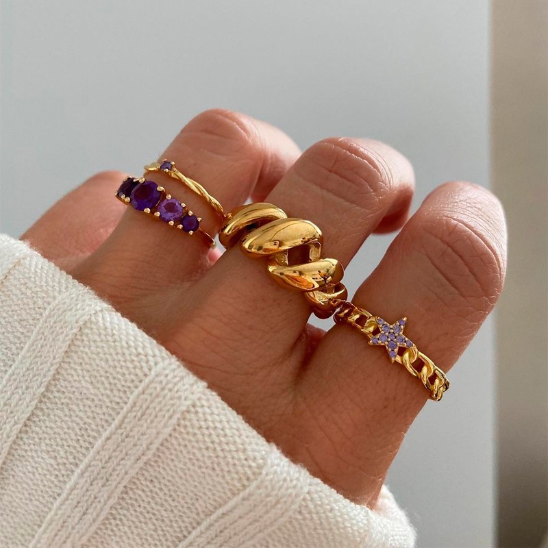 Anillo Twisted Maxi Oro_modelo 2