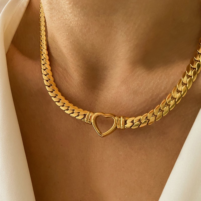 Eros Gold Necklace 2